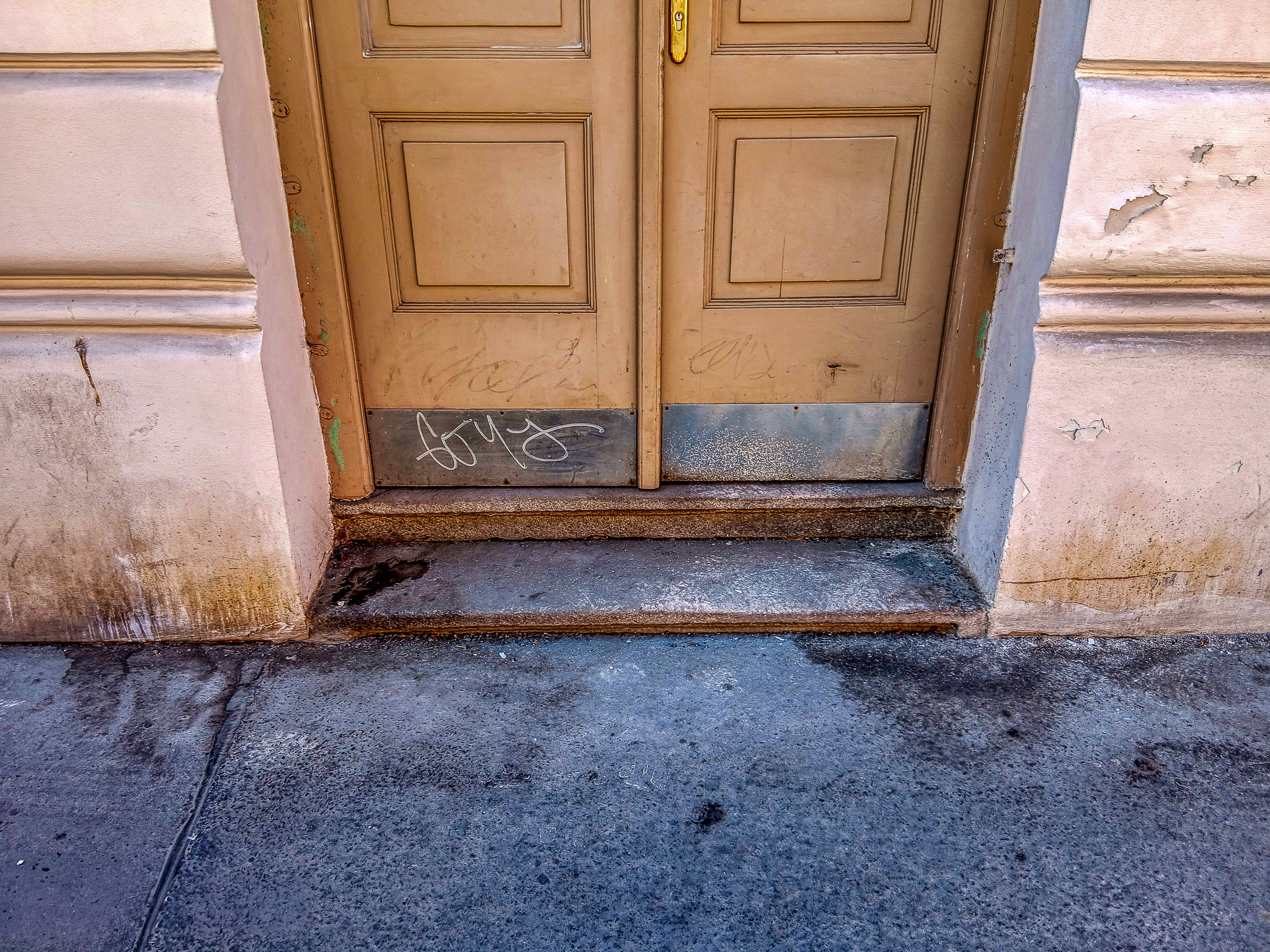Čistý chodník po čištění Praha Holešovice